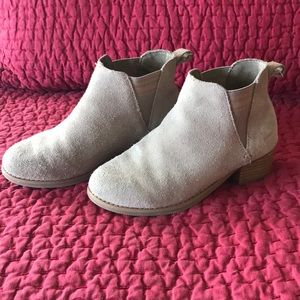 Girls’ TOMS Suede Booties, sand color, size 13.5Y